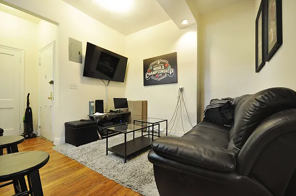 Rented by Compass | media 22