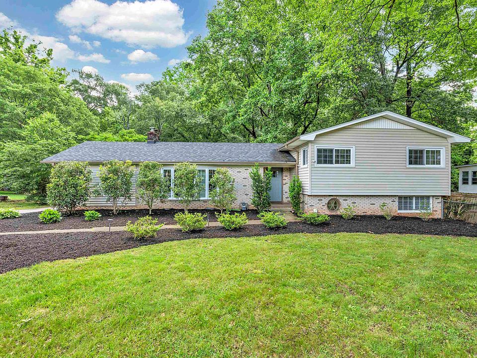 1st image of 27 Vicki Cir