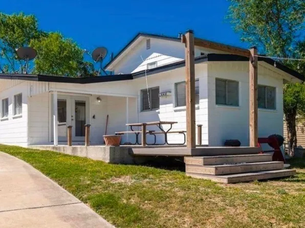 196 E Lake View Trl, Sandia, TX 78383