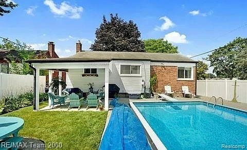 1st image of 588 Harrison St