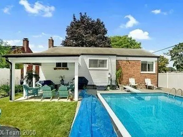 588 Harrison St, Garden City, MI 48135