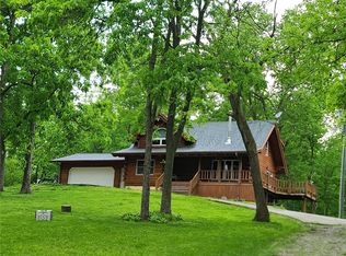 6059 28th Avenue Dr, Vinton, IA 52349