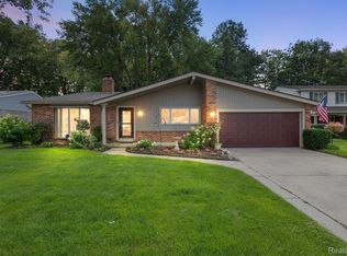 5909 Slate Dr, Troy, MI