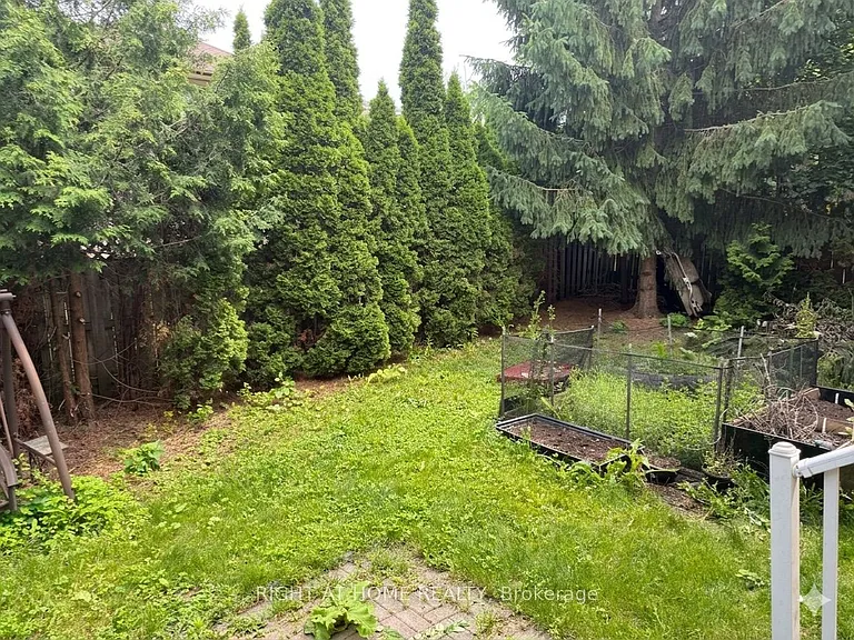 37 Versailles Ct — Photo 16
