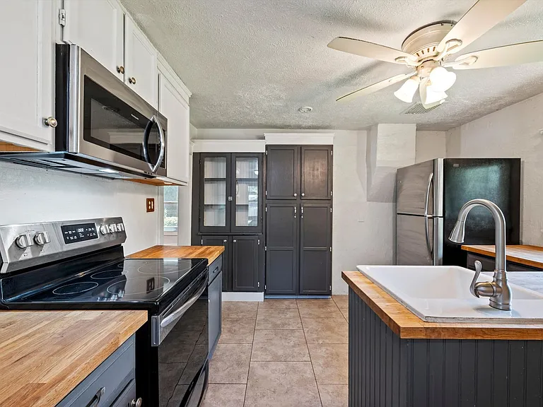 3917 S Acoma St — Photo 11