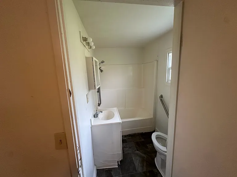 14518 Portland Ave SW #D — Photo 8
