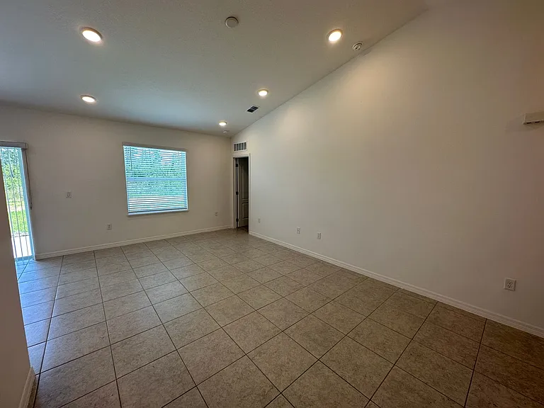 2290 Tropicana Dr — Photo 7
