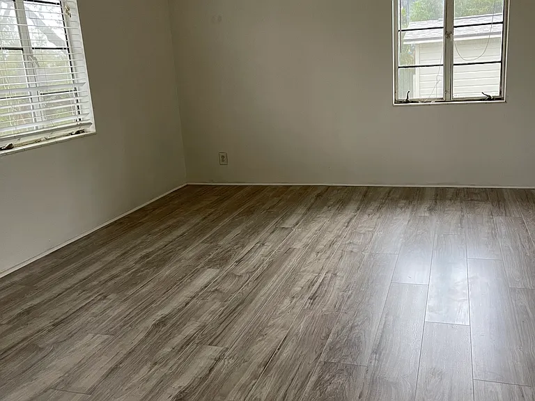 647 Kirkwood Ter N — Photo 17