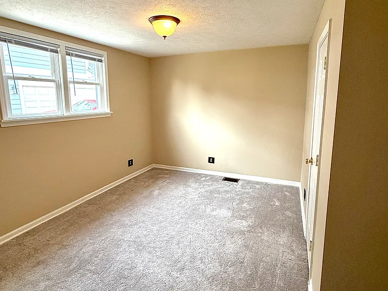 920 N Oriental St — Photo 13