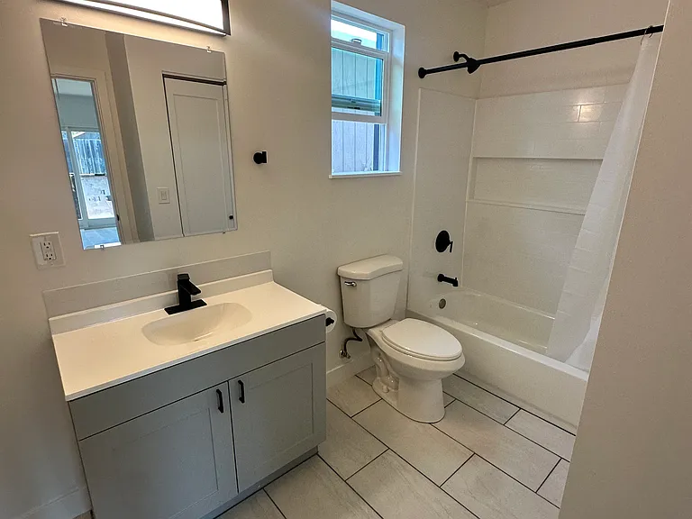 553 Flower Ave #B — Photo 12