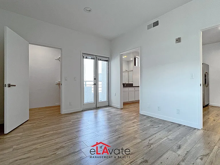 14515 Dickens St. — Photo 13