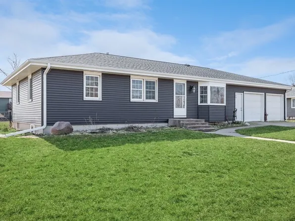 3 Drake Dr, Palo, IA 52324