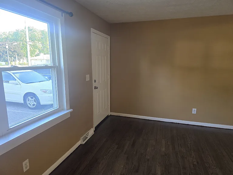 5068 Hendron Rd — Photo 14