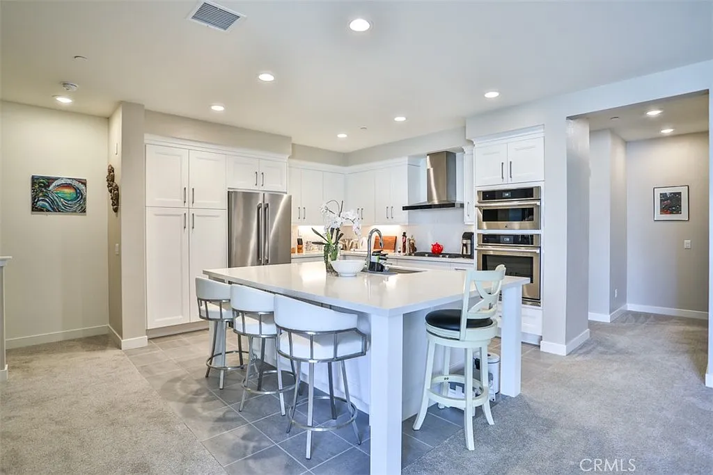 Building Photo - 3318 Doheny Way