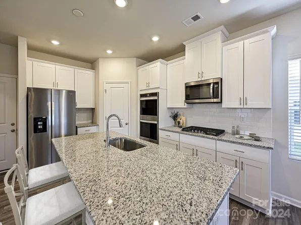 138 Orson Oaks Ln, Pineville, NC 28134