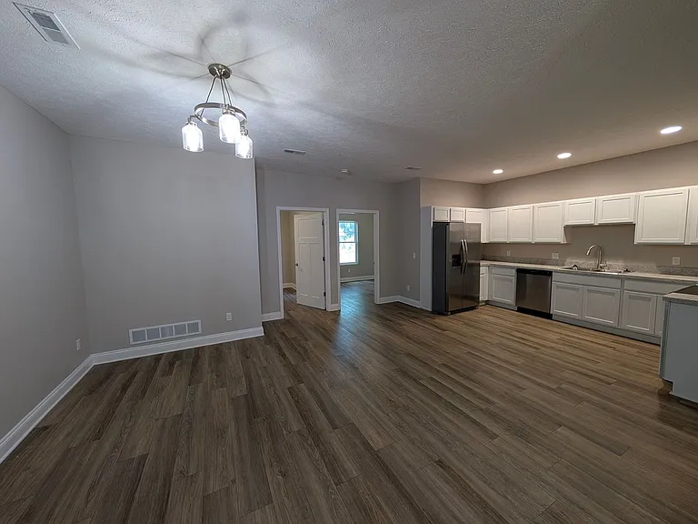638 Treadway Blvd — Photo 3