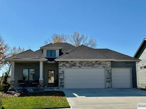 21729 G St, Elkhorn, NE 68022