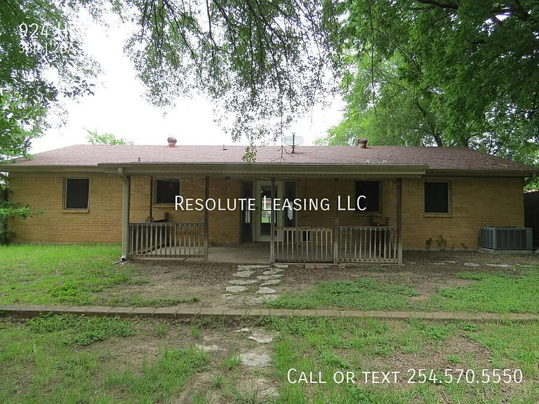 924 Holly St — Photo 26