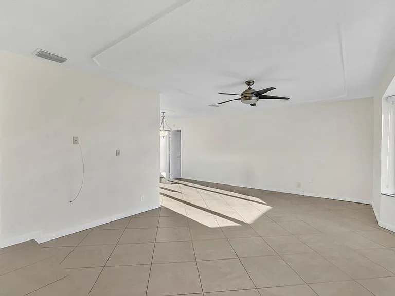 290 NW 65th Ave — Photo 10