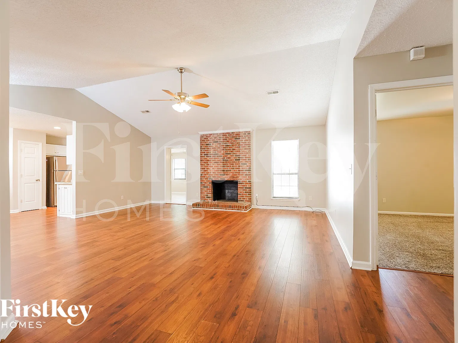 3 bed, 2.0 bath, 1646 sqft, $2,460 — Photo 2