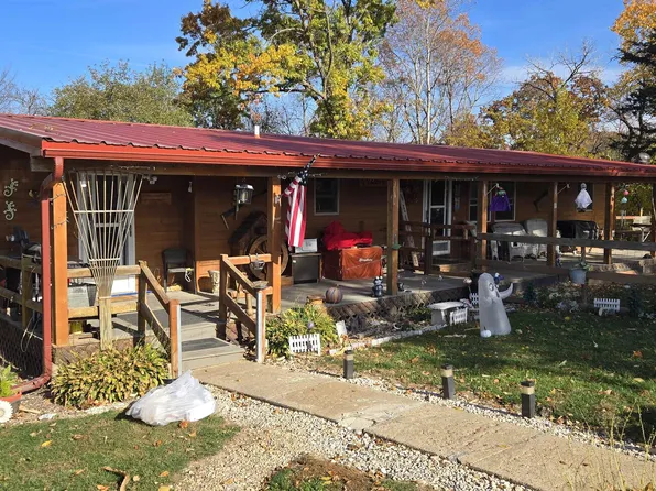 11129 Saint Charles Rd, Cassville, WI 53806