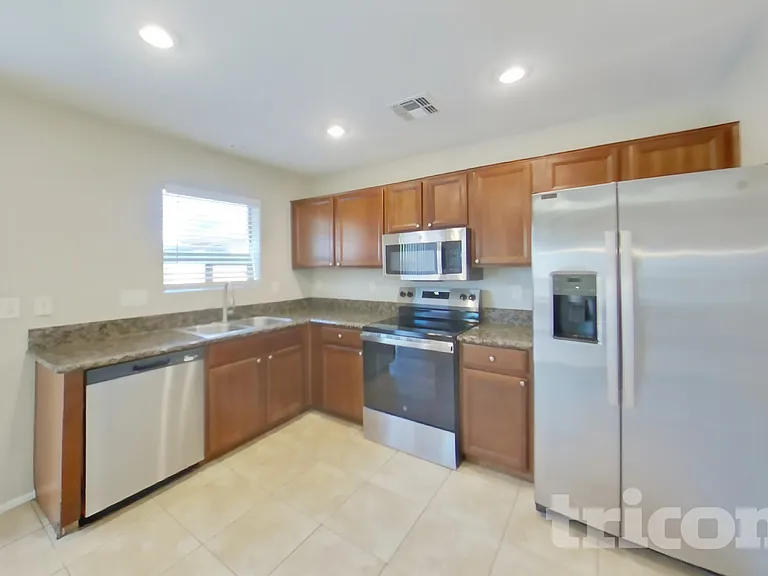 42065 W Sunland Dr — Photo 4
