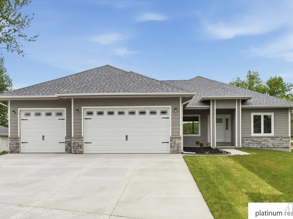 17214 Chalet Dr, Bellevue, NE 68123