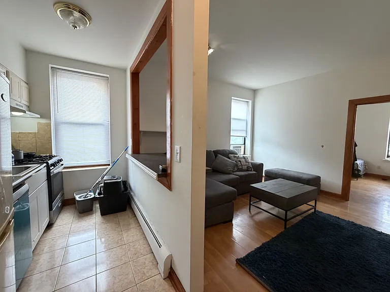 851 Bergen Ave #3B — Photo 2