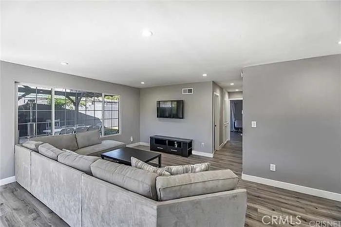 19221 Napa St — Photo 2