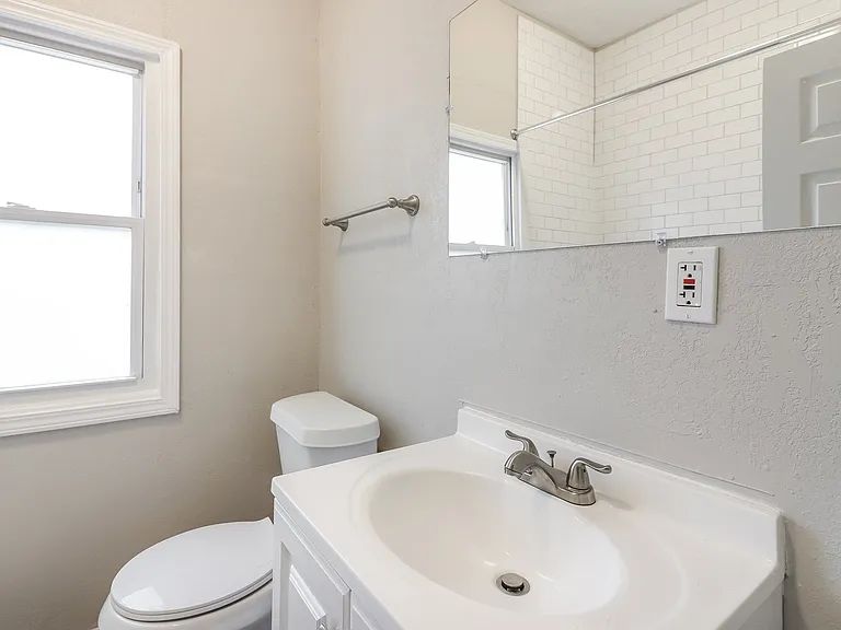 686353_022_main_bathroom_13274098.jpg