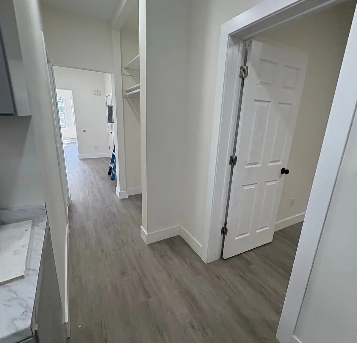 3 bed, 1000 sqft, $2,200 — Photo 3
