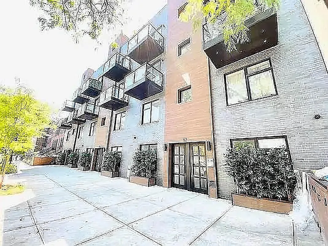 66 Somers Street — Photo 1