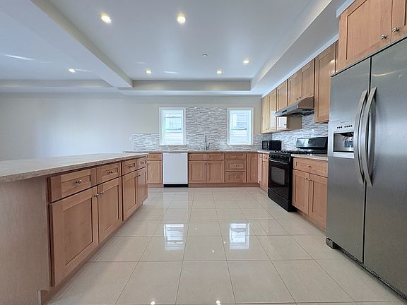 2nd image of 107-109 Hillcrest Dr