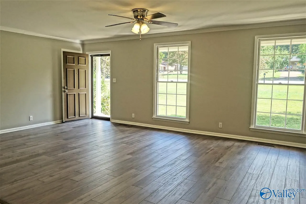 4 bed, 2.0 bath, 1890 sqft, $1,800 — Photo 4