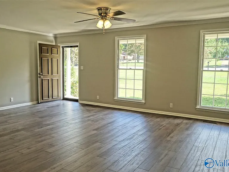5300 Whitesburg Dr SW — Photo 4