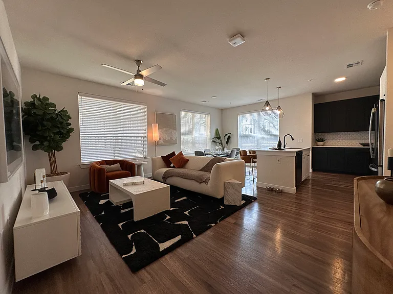 Brodie Ln — Photo 3
