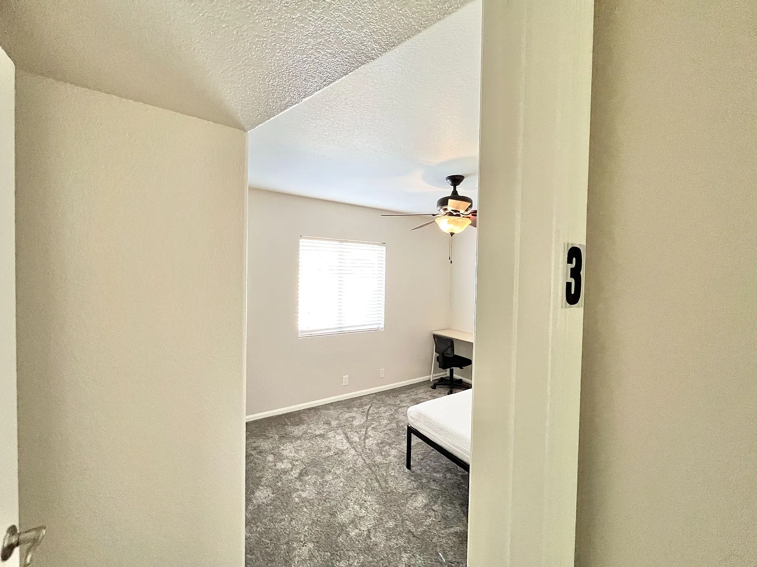 4 bed, 3.0 bath, 2168 sqft, $1,001 — Photo 3