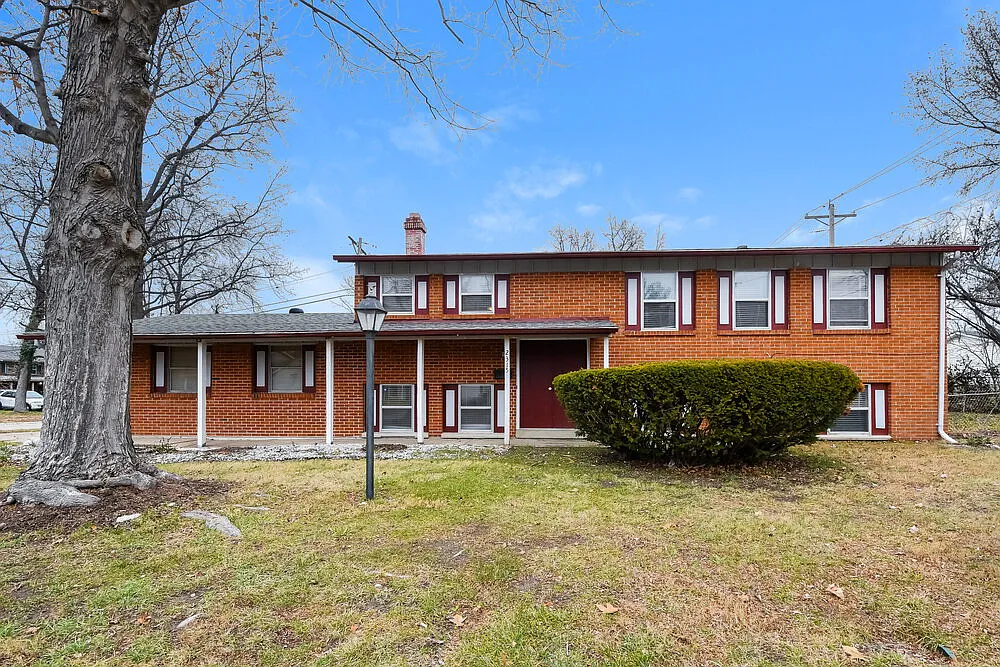 4 bed, 3.0 bath, 2010 sqft, $2,730 — Photo 1