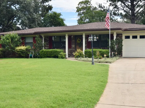 22 10th St, Shalimar, FL 32579