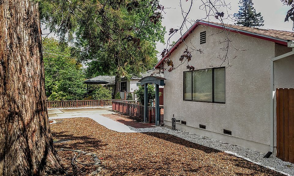 2nd image of 1089 E Lindo Ave