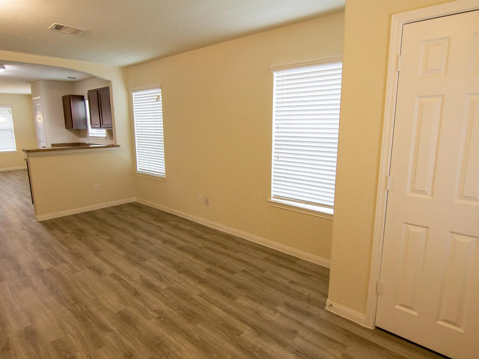 4 bed, 2.5 bath, 2039 sqft, $2,020 — Photo 3