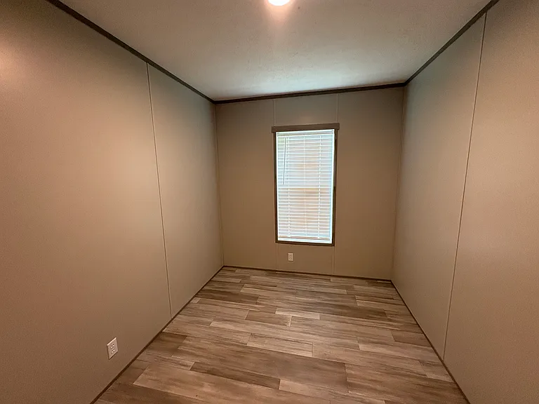 690 Rose Blvd — Photo 23