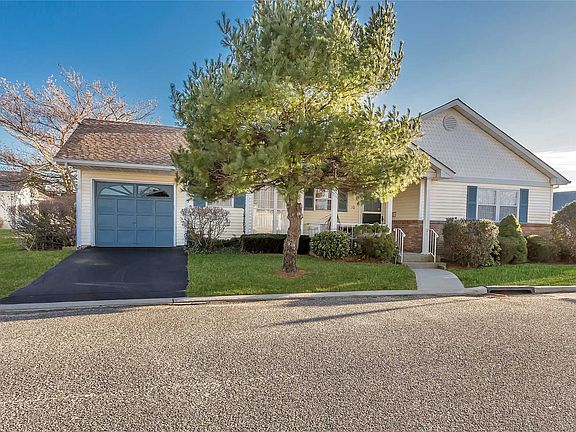 3rd image of 10 Windmill Gate Dr