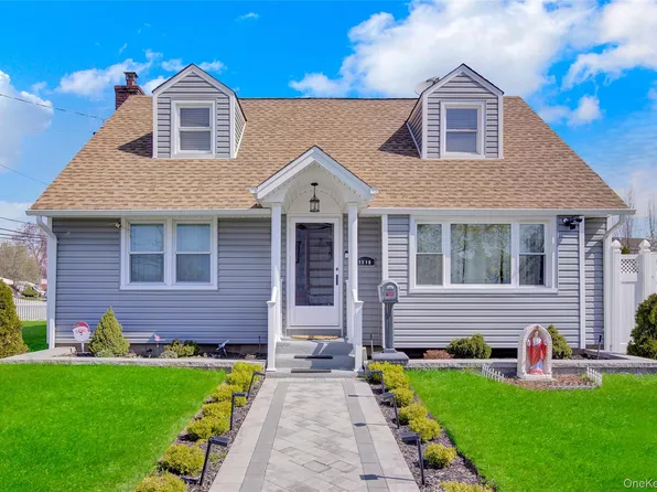 1210 Emma Place, Franklin Square, NY 11010