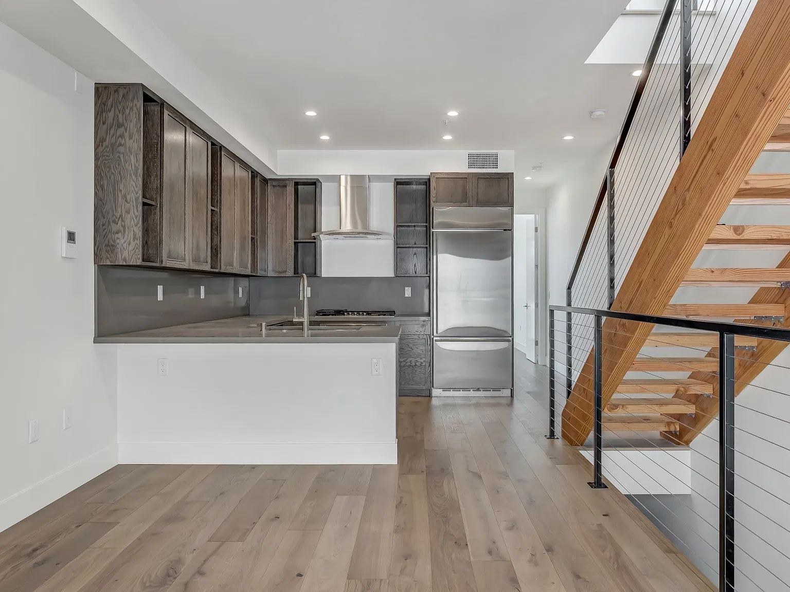 2 bed, 1253 sqft, $6,400 — Photo 4