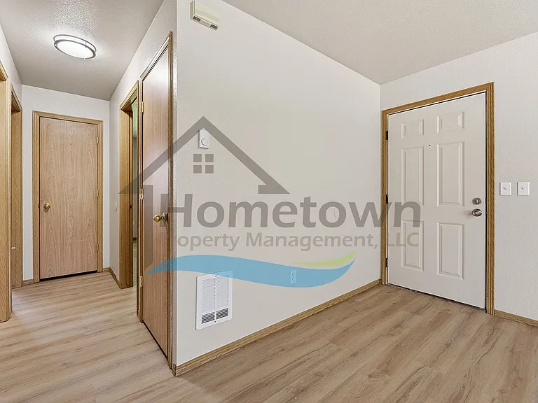 703 N Compton St — Photo 14