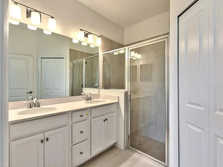 2591 Vine Ave — Photo 9