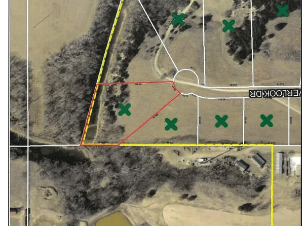 2027 Overlook Dr, Salina, KS 67401