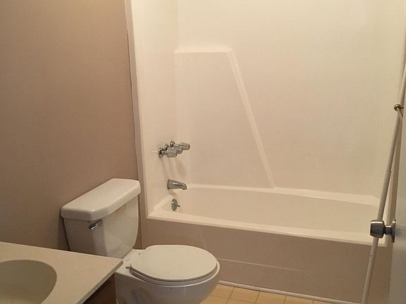 5th image of 855 Nottingham Dr APT 72