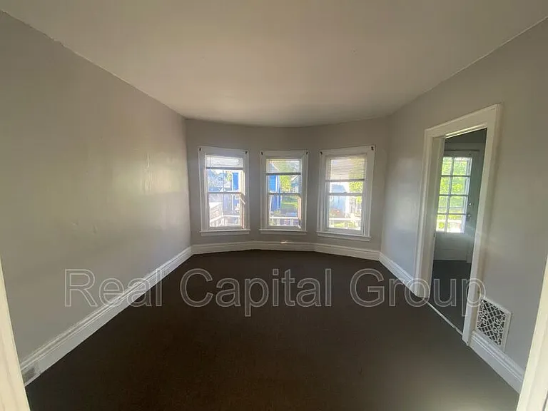 408 Woodlawn Ave #2 — Photo 3